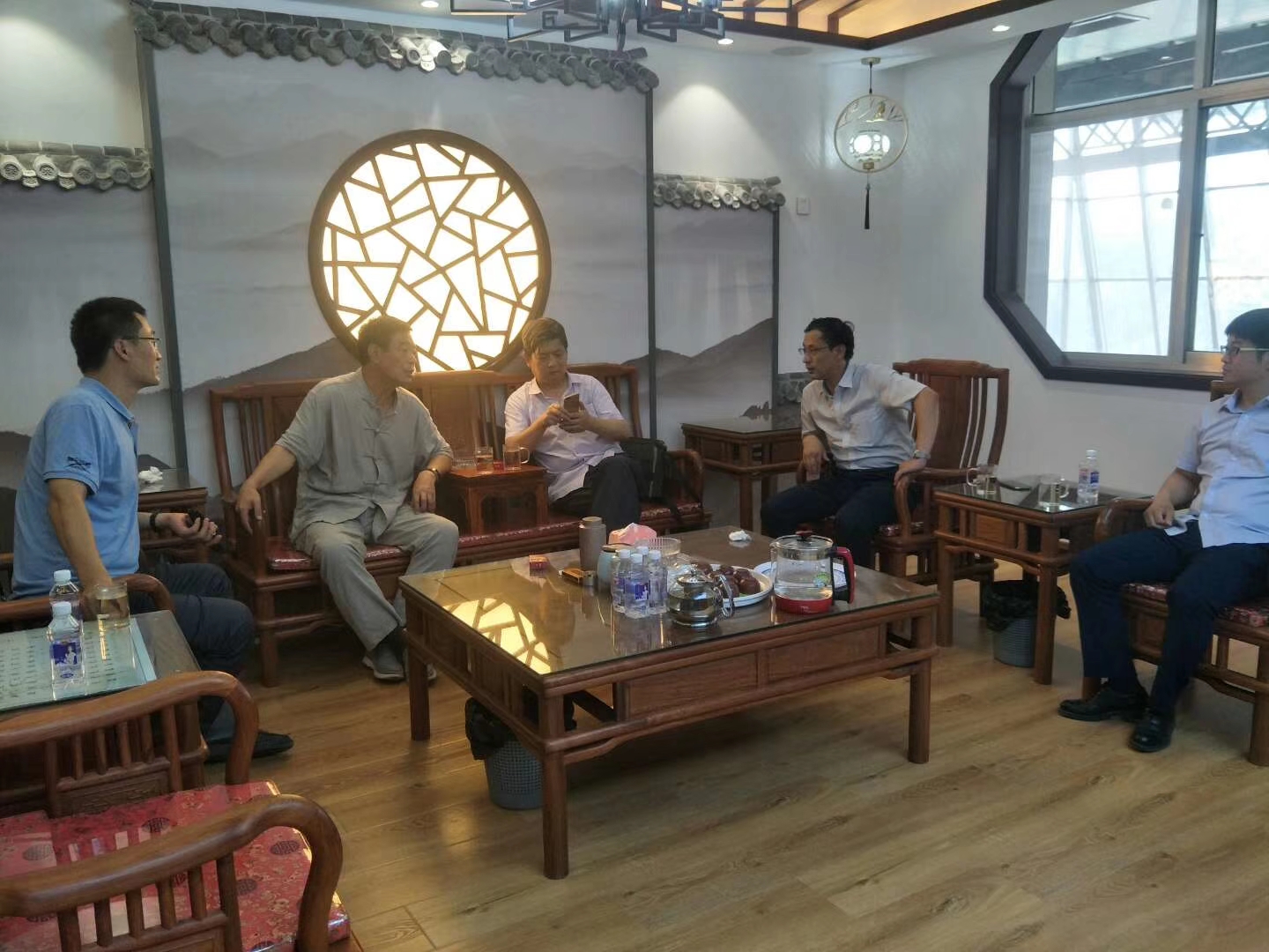 热烈接待中国绝热节能质料协会一体板分会秘书长王刚一行莅临指导